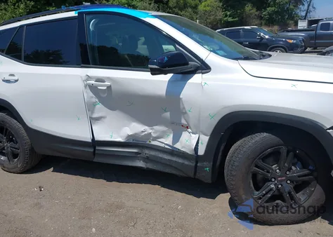 2022 GMC Terrain Awd At4 z USA, uszkodzony, nr VIN 3GKALYEV4NL301979